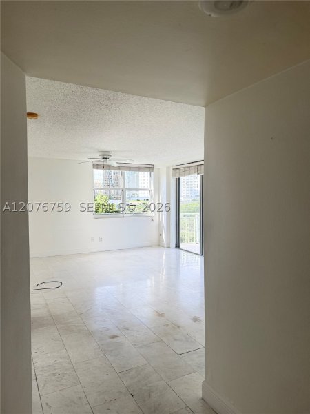 Comprar apartamento no Isola Brickell Key 601