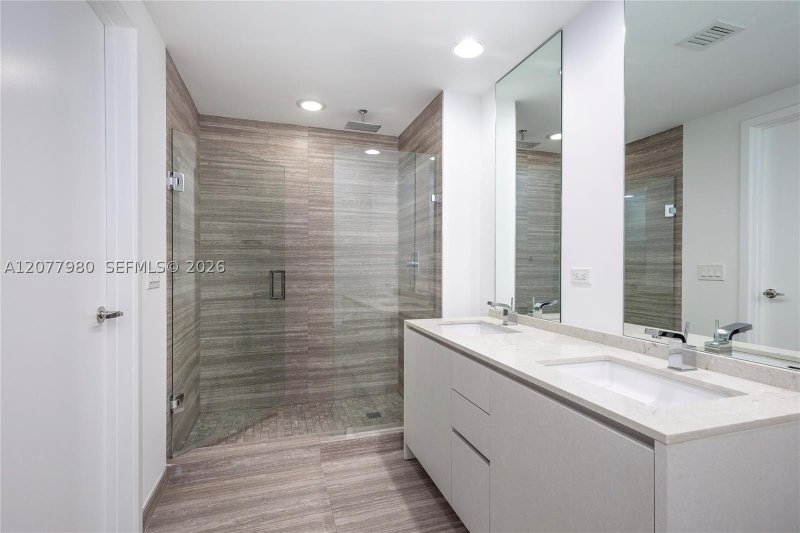 Apartment for rent at 1010 Brickell 1402