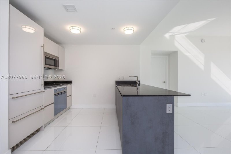 Apartment for rent at 1010 Brickell 1402