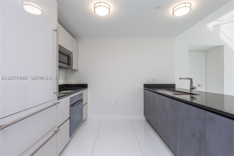 Apartment for rent at 1010 Brickell 1402