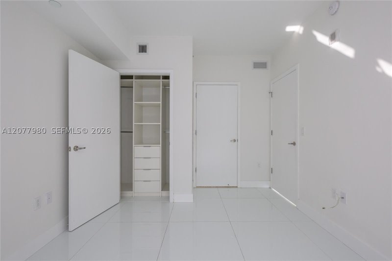 Apartment for rent at 1010 Brickell 1402