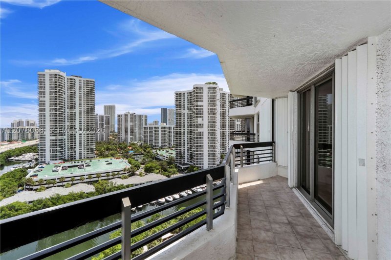 Comprar apartamento no Mystic Pointe 600 1911