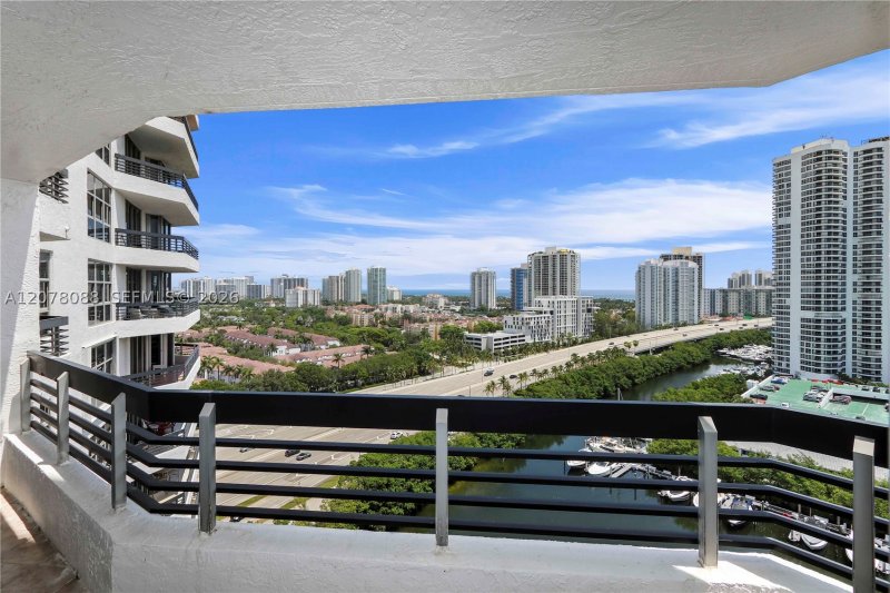 Mystic Pointe 600 Apt #1911