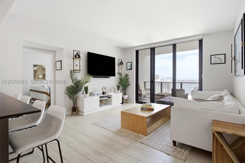 Apartment for rent at 1010 Brickell 2102