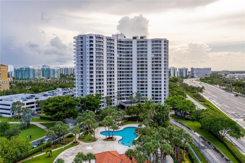 Apartment for rent at Parc Central Aventura 1615