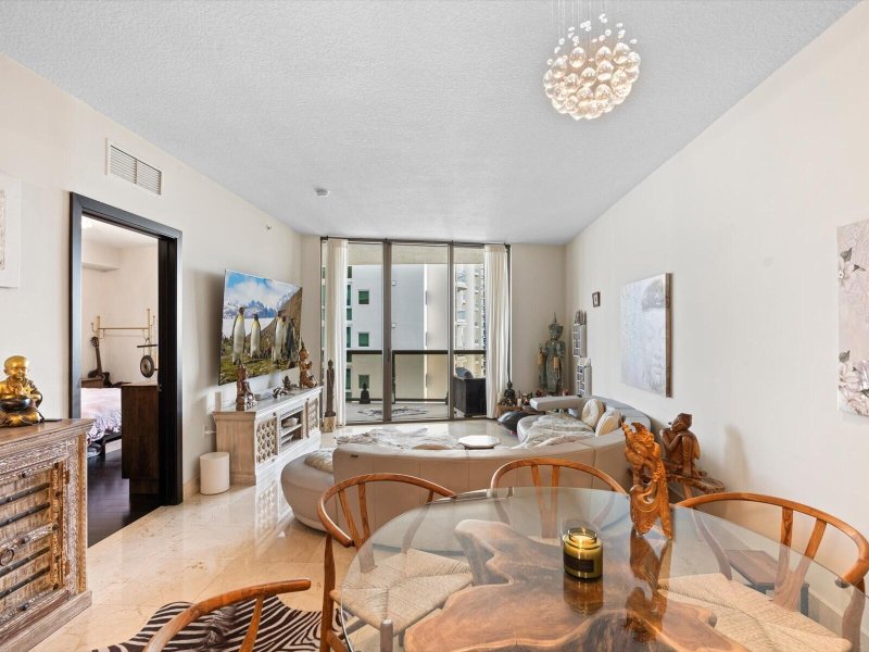Comprar apartamento no Sayan 2403