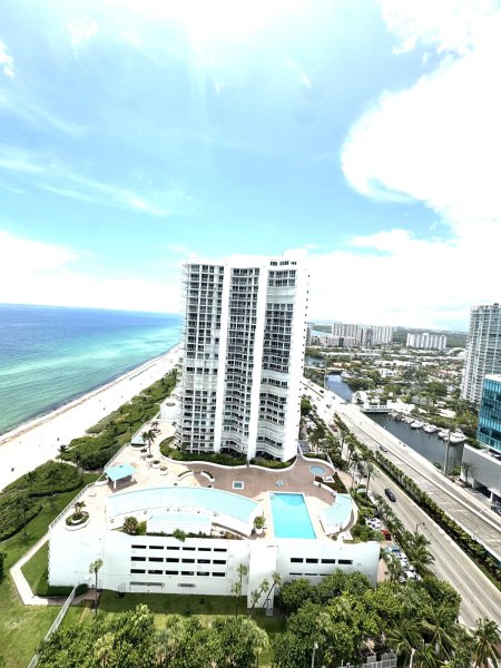 Apartment for rent at La Perla 2410