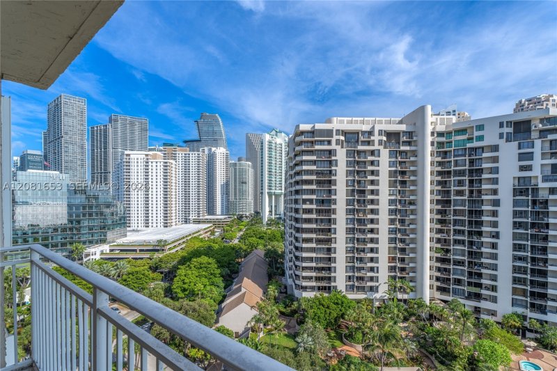 Aluguel de apartamento no Isola Brickell Key 1603