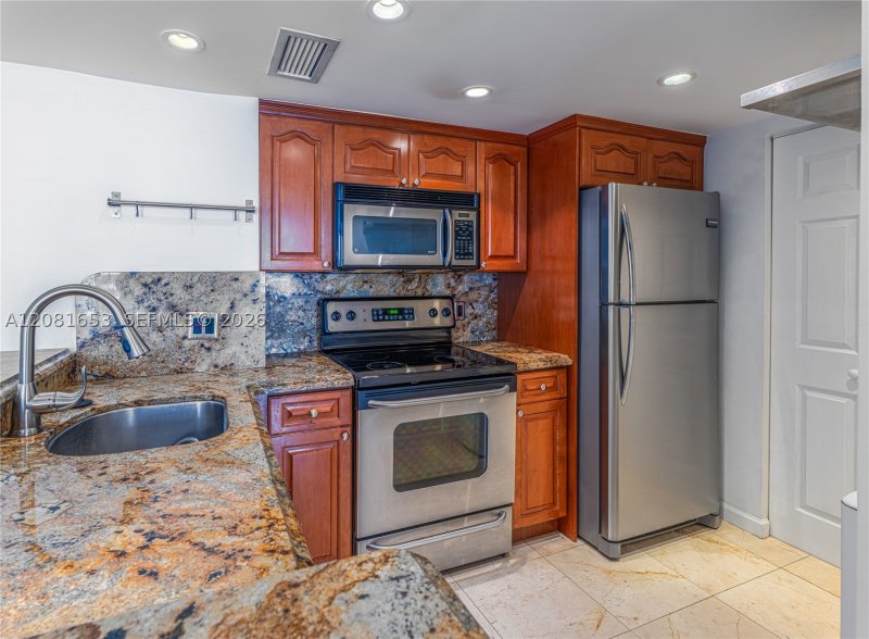 Aluguel de apartamento no Isola Brickell Key 1603