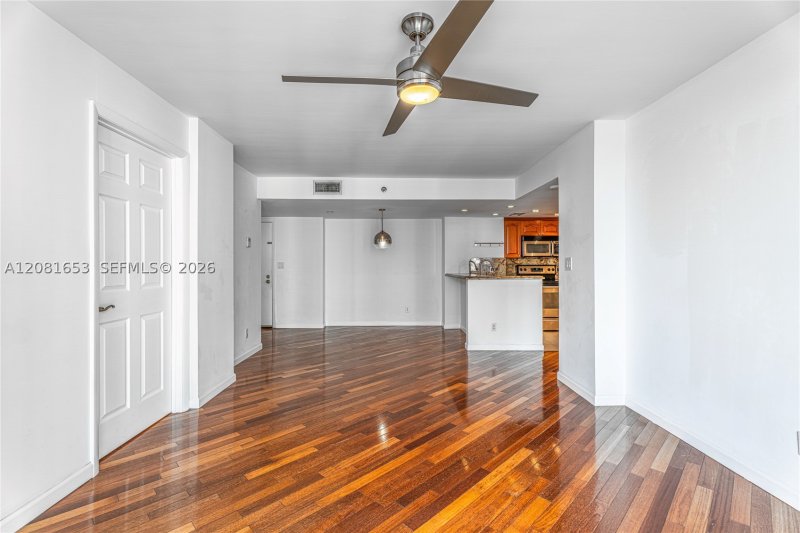 Aluguel de apartamento no Isola Brickell Key 1603