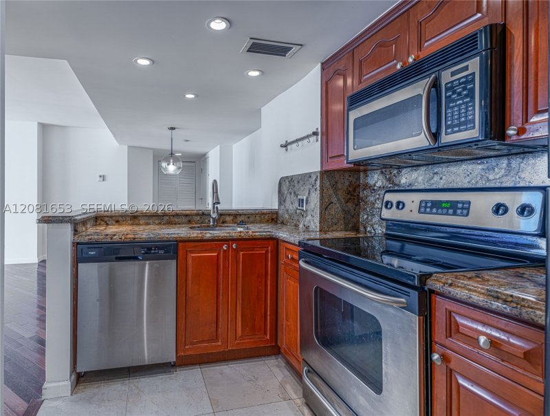 Aluguel de apartamento no Isola Brickell Key 1603