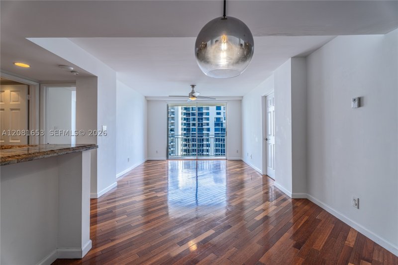 Aluguel de apartamento no Isola Brickell Key 1603