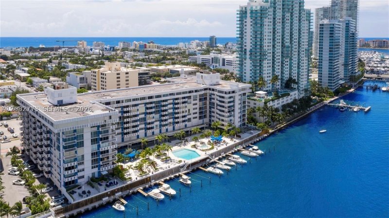 Aluguel de apartamento no South Bay Club 505