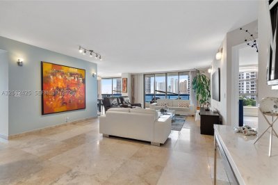 Mystic Pointe 400 Apt #806