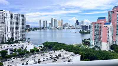 Parc Central Aventura Apt #PH16