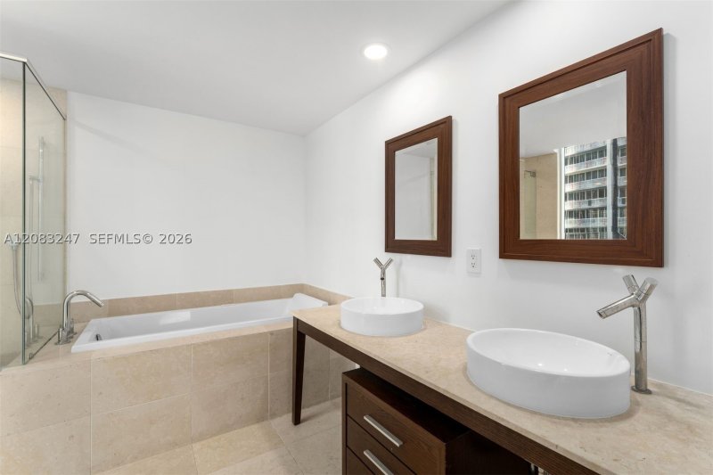 Apartment for rent at Icon Brickell Tower II 1811