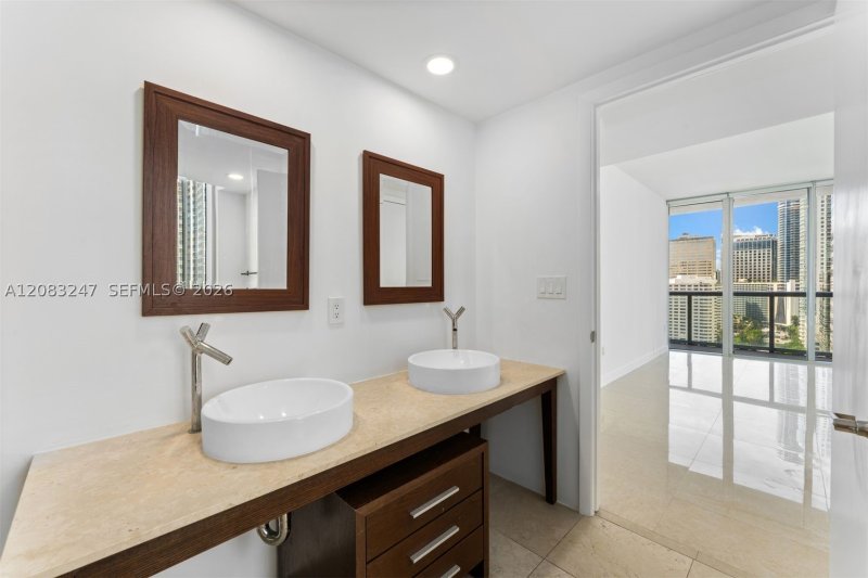 Apartment for rent at Icon Brickell Tower II 1811