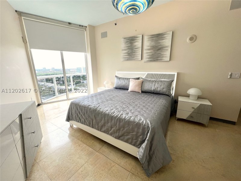 Condo for sale at Trump Tower One 1705
