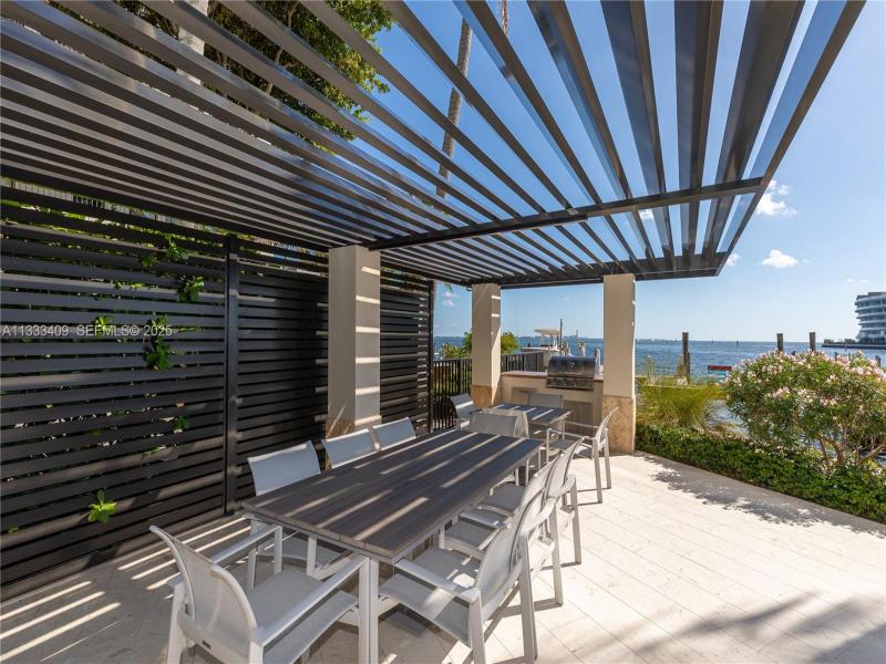 Comprar apartamento no Beacon Harbour 302