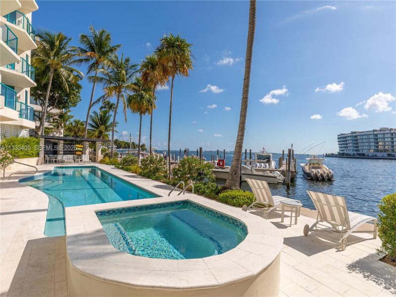 Comprar apartamento no Beacon Harbour 302