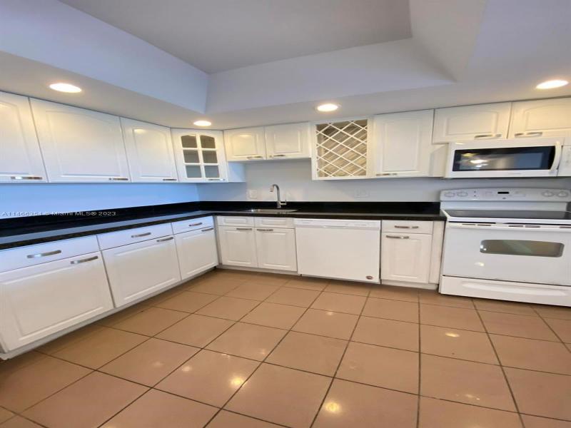 Condo for sale at Sailboat Cay 1505