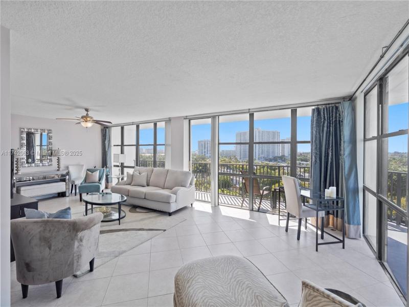 Condo for sale at Oceanview Park 909