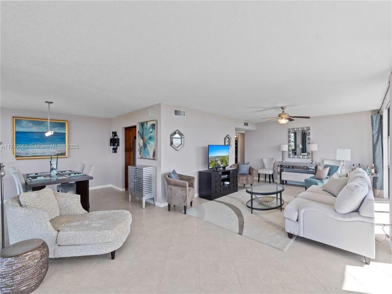 Condo for sale at Oceanview Park 909
