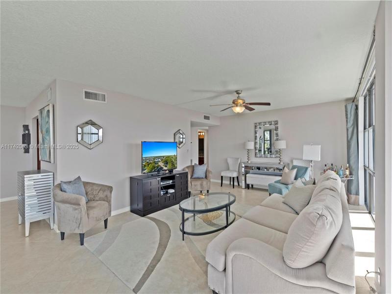 Condo for sale at Oceanview Park 909