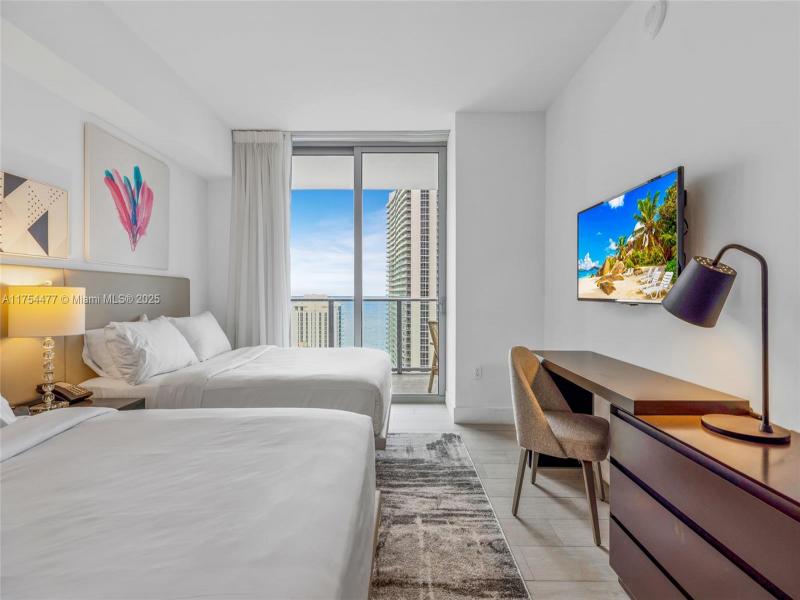 Comprar apartamento no Hyde Beach House R2505