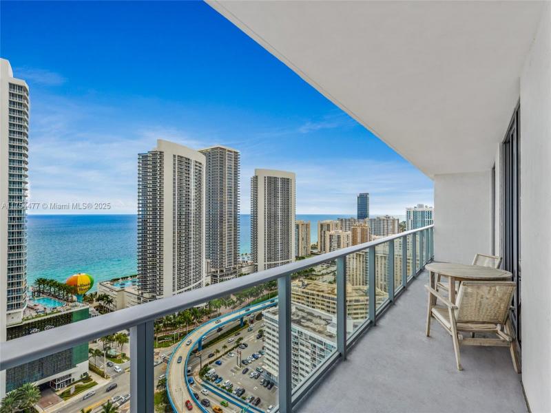 Comprar apartamento no Hyde Beach House R2505
