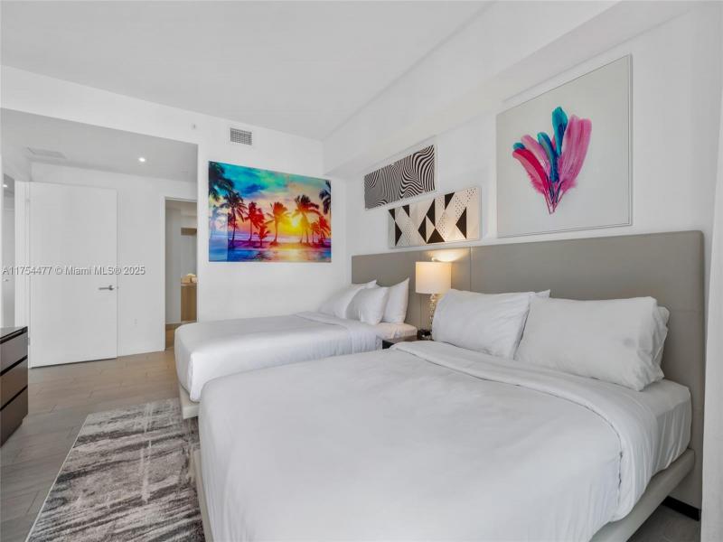 Comprar apartamento no Hyde Beach House R2505