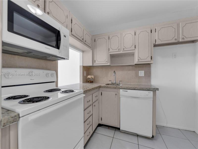 Condo for sale at Imperial Towers 827