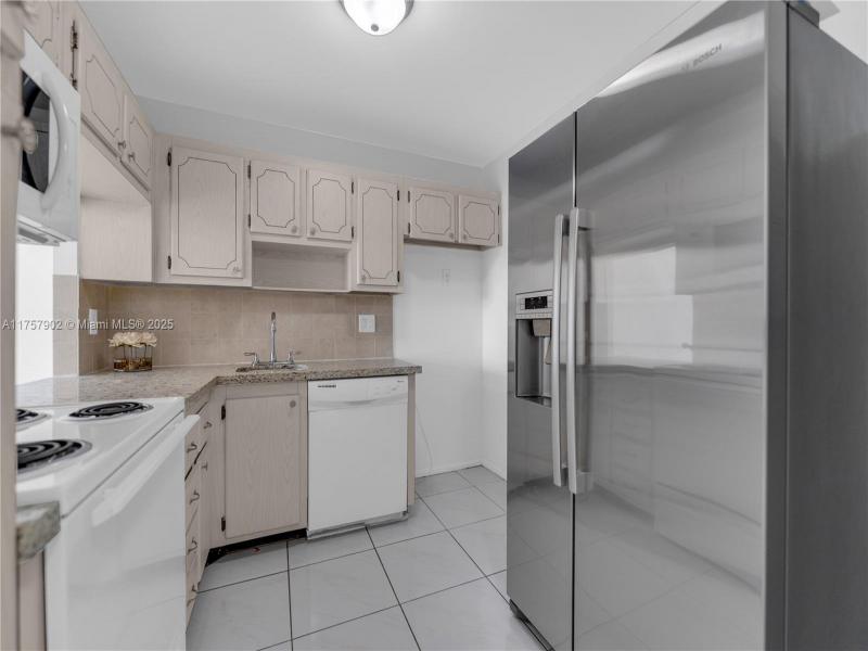 Condo for sale at Imperial Towers 827