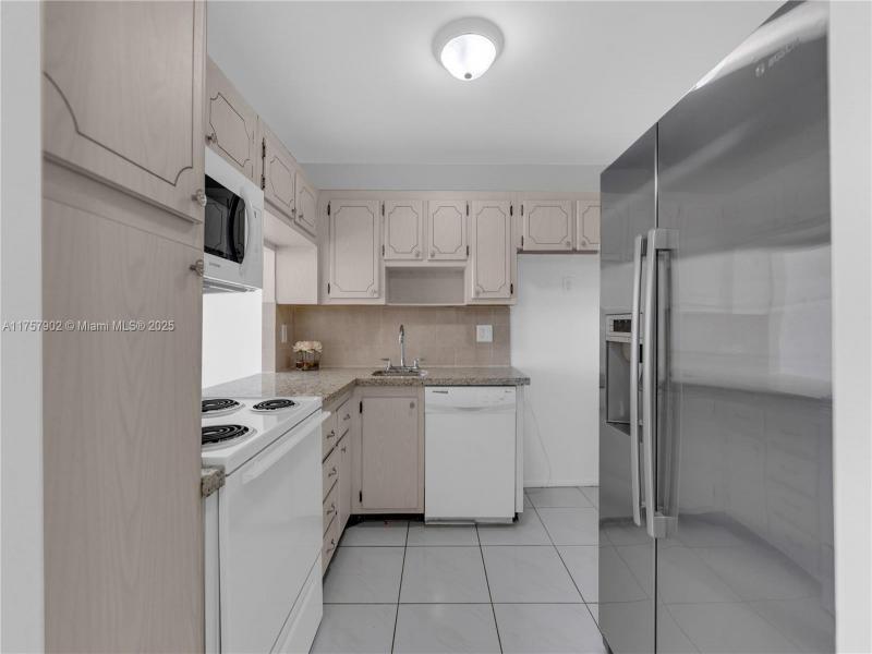 Condo for sale at Imperial Towers 827