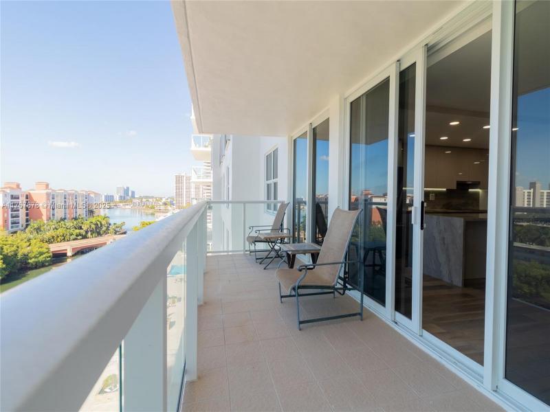 Condo for sale at Winston Towers 1015