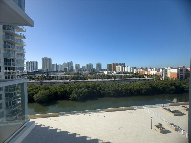 Condo for sale at Winston Towers 1015