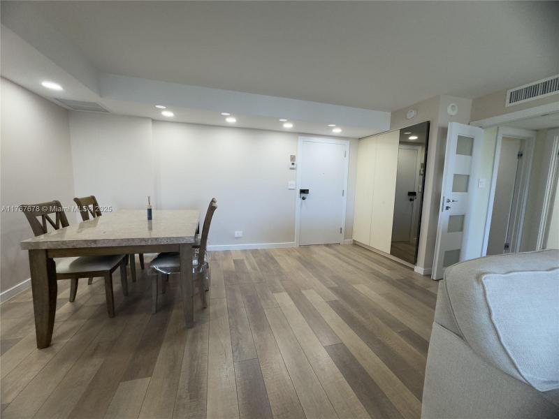 Condo for sale at Winston Towers 1015