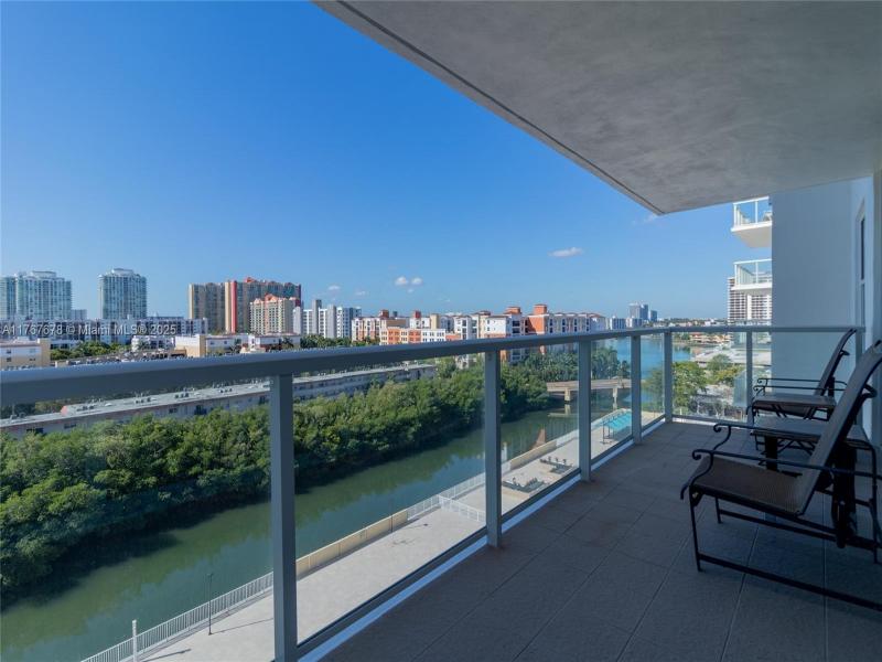 Condo for sale at Winston Towers 1015