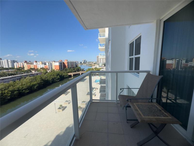 Condo for sale at Winston Towers 1015