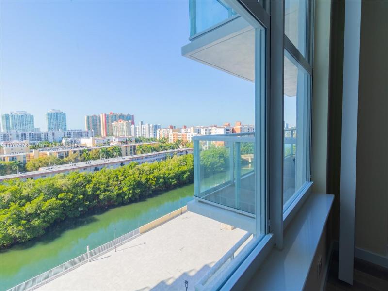 Condo for sale at Winston Towers 1015