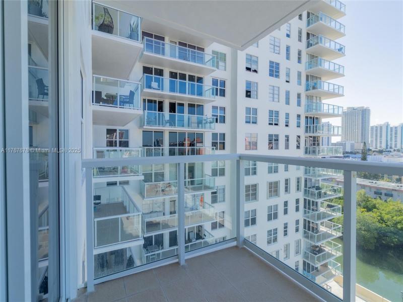 Condo for sale at Winston Towers 1015