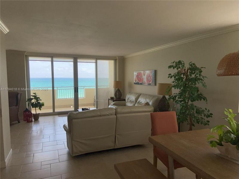 Condo for sale at Parker Dorado 716