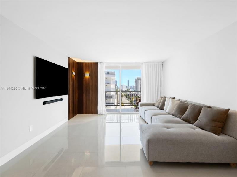 Condo for sale at Oxford Towers 1005