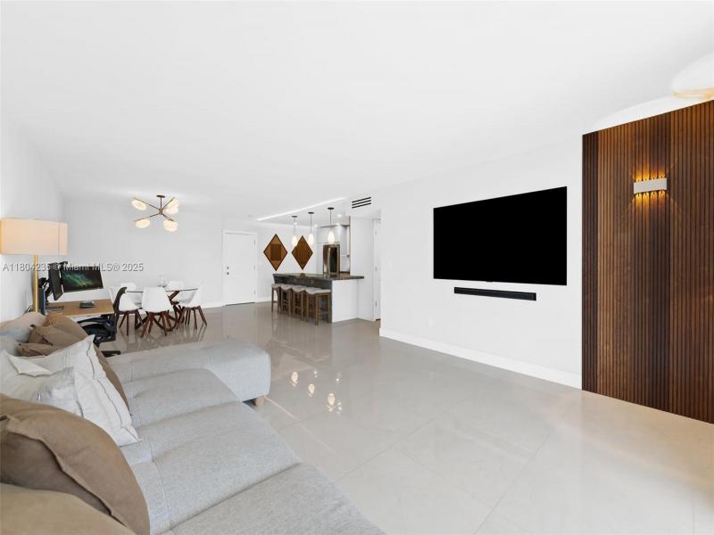 Condo for sale at Oxford Towers 1005