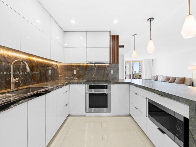 Condo for sale at Oxford Towers 1005