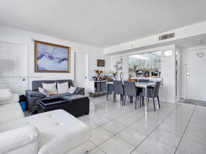 Condo for sale at Sailboat Cay 406