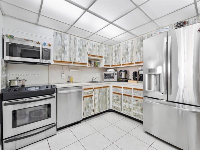Condo for sale at Sailboat Cay 406