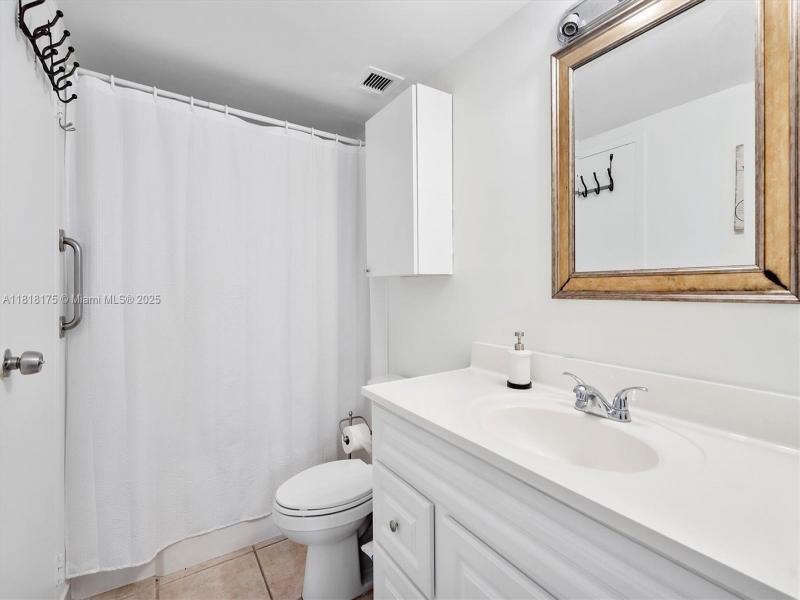 Condo for sale at Sailboat Cay 406