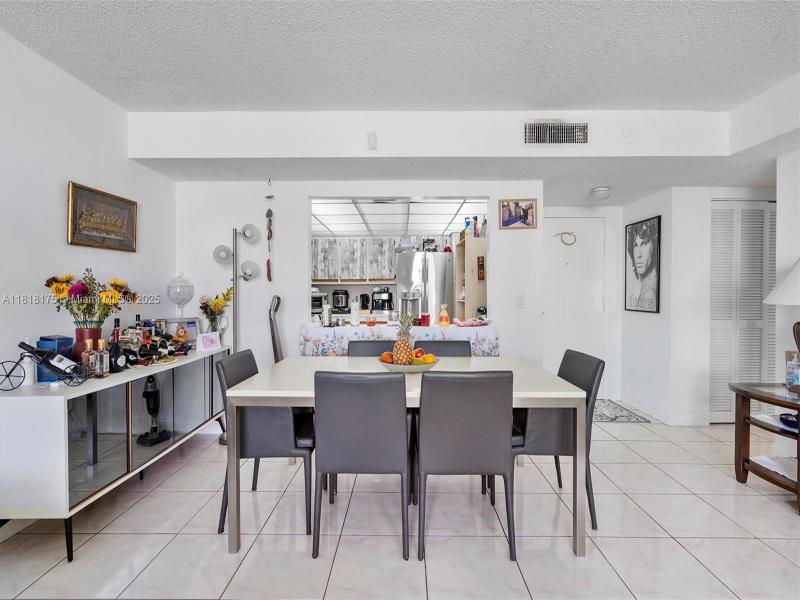 Condo for sale at Sailboat Cay 406