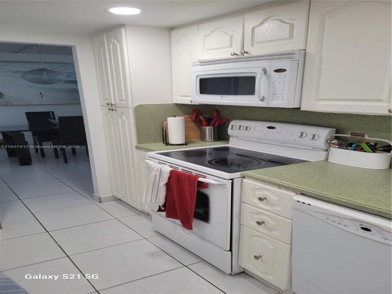 Condo for sale at Plaza Towers South 1407